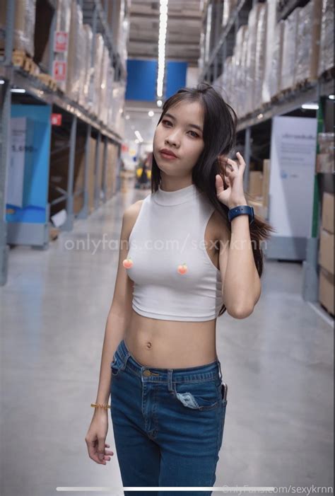 teen no bra|Girls with visible bras or see through tops .
